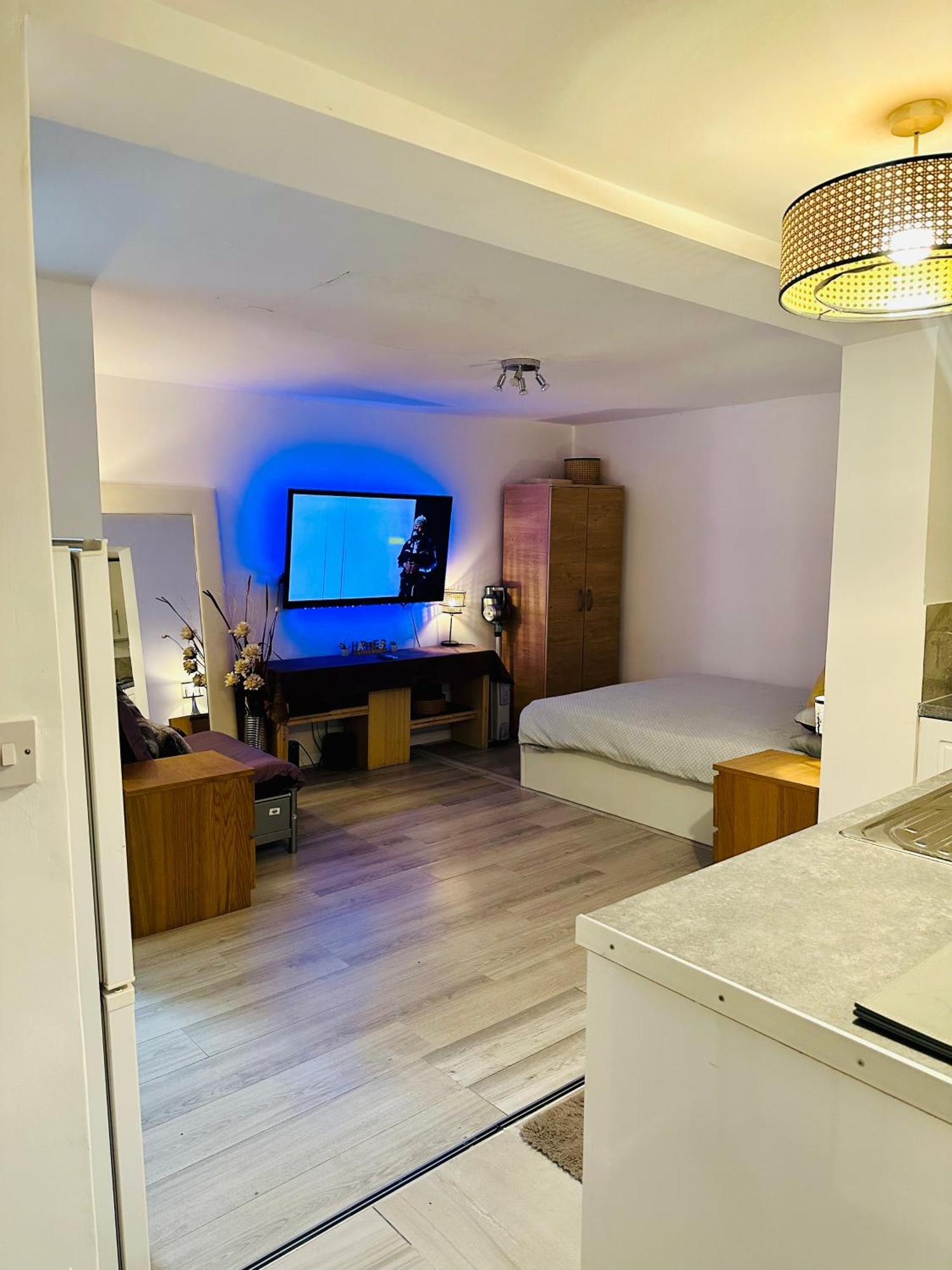 Stylish Studio Flat - Watford Junction - Harry Potter Kültér fotó